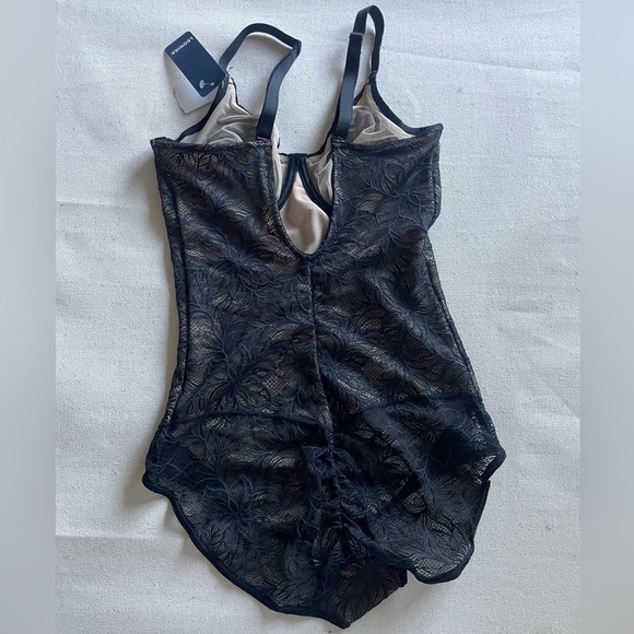 🆕Leonisa Lace Contour Shaping Lace Bodysuit with Underwire Fabric Cups Size S - Picture 4 of 14